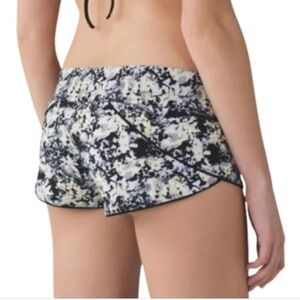 Lululemon Running Short II Shanti Reversible Black Floral print Beach 4